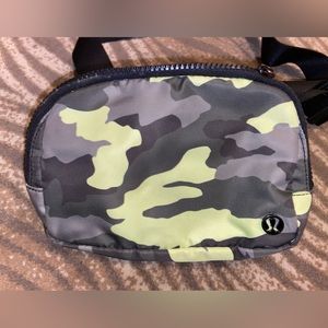 Lululemon everywhere belt bag camouflage
